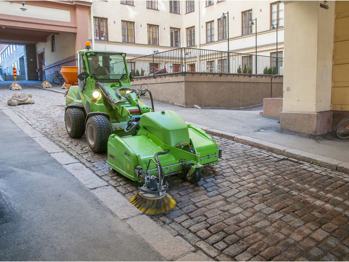 escavatore piccolo avant perfetto per lavori di precisione